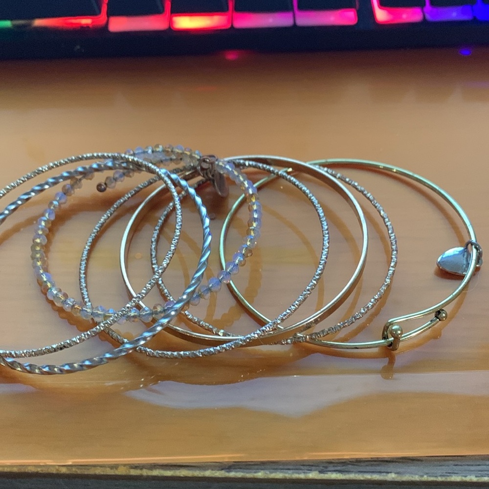 Seven bracelets* - Picture 5 of 7